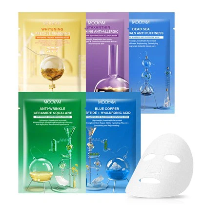 Feuchtigkeitsspendende Maske mit Hyaluronsäure und blauem Kupfer